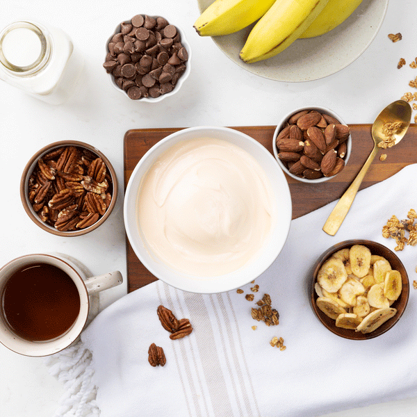 Granola with chocolate and bananas animated gift